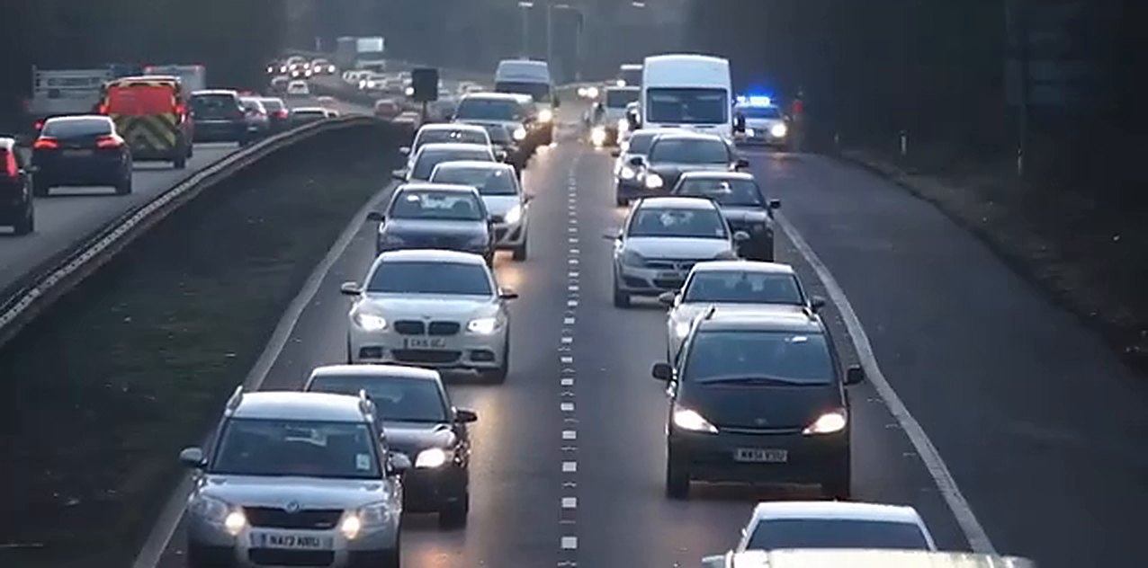 Tránsito vehicular en autopista